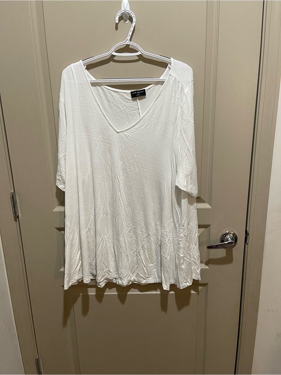 Lane Bryant Tops - Lane Bryant White V-Neck Swing Top